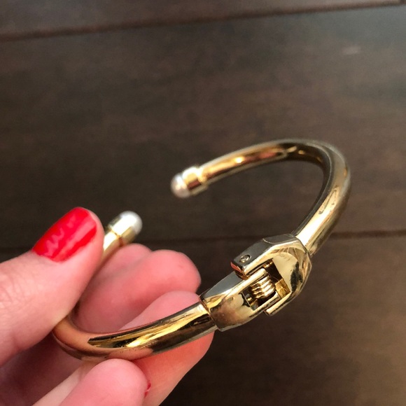 FREE W PURCHASE Banana Republic Pearl End Bracelet - Picture 5 of 6